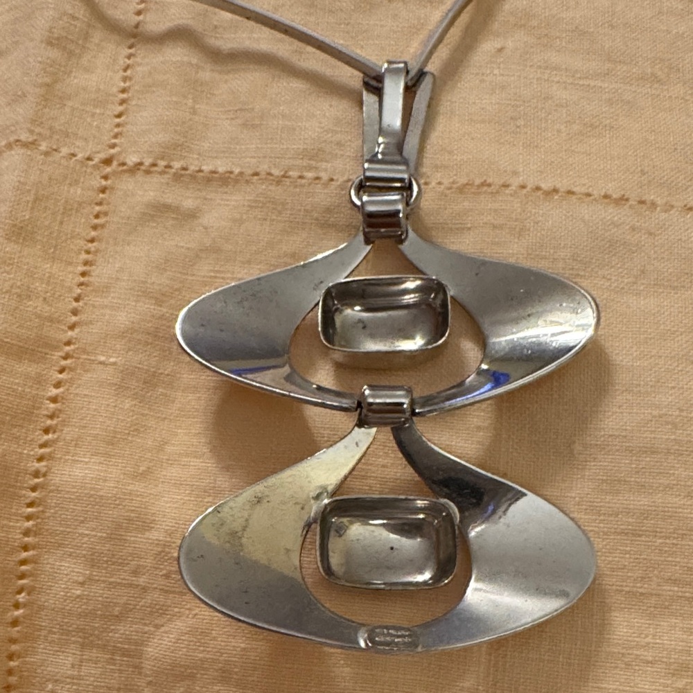Elegant Silver Necklace - Picture 7 of 8
